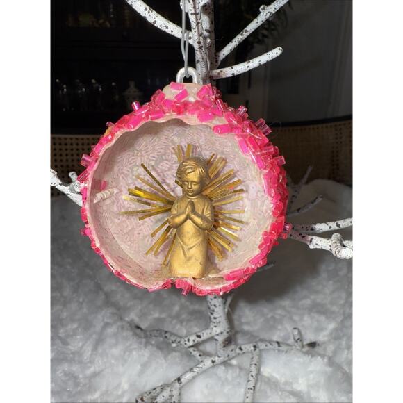 VTG JEWEL BRITE PINK SUGAR ANGEL TINSEL DIORAMA PLASTIC ORNAMENT - Picture 1 of 5